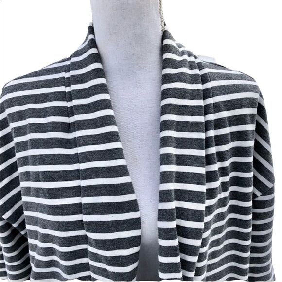 THE SANG Grey & White Stripped Oversized Cardigan W/ Pockets Size Medium - Picture 6 of 6